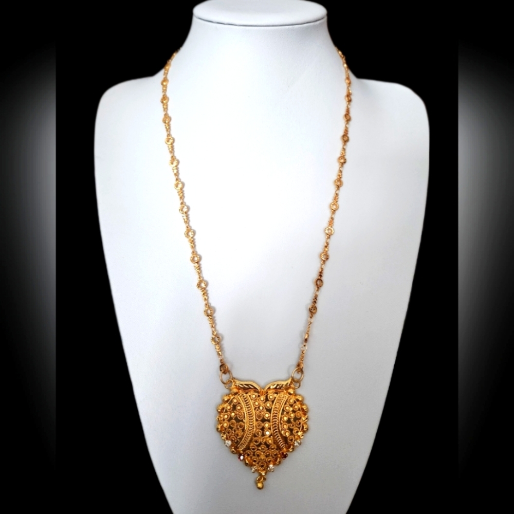 NWOT Heart Shaped Gold Plated Necklace
